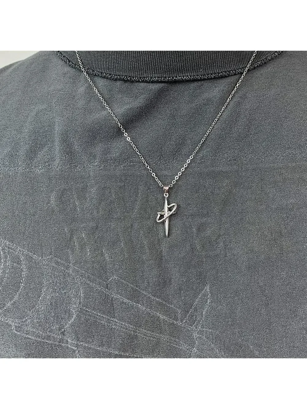 Cyber Y2k 2000s Vintage Style silver star ring style necklace. Cool design